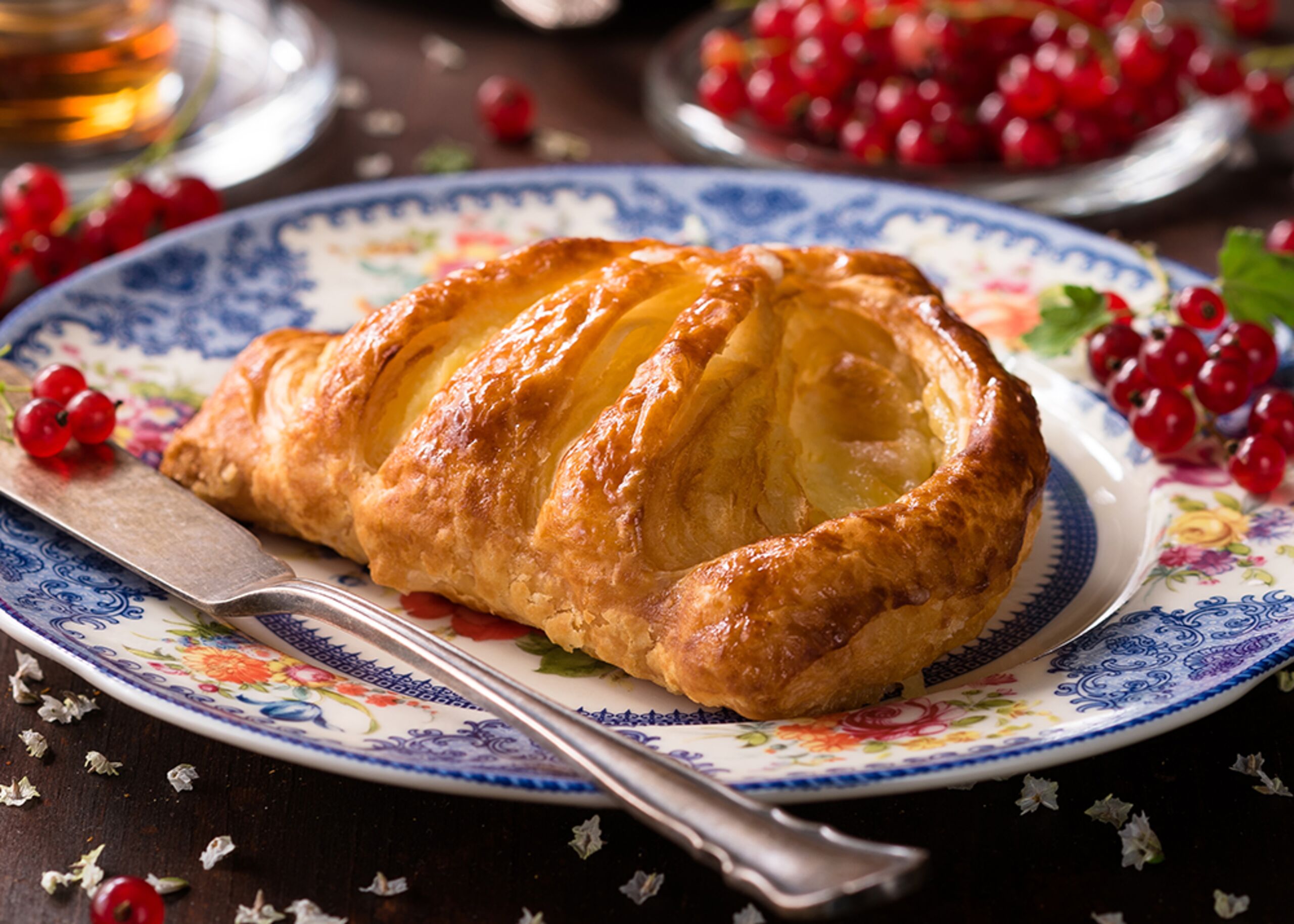 80341 Schulstad Lemon Creme Fan Plated on Table