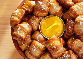 5388 Pretzel Nuggets with Mustard Dip