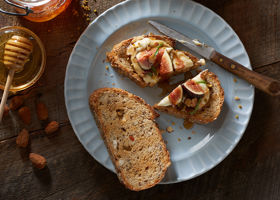 7683 Fig & Mascarpone Toast