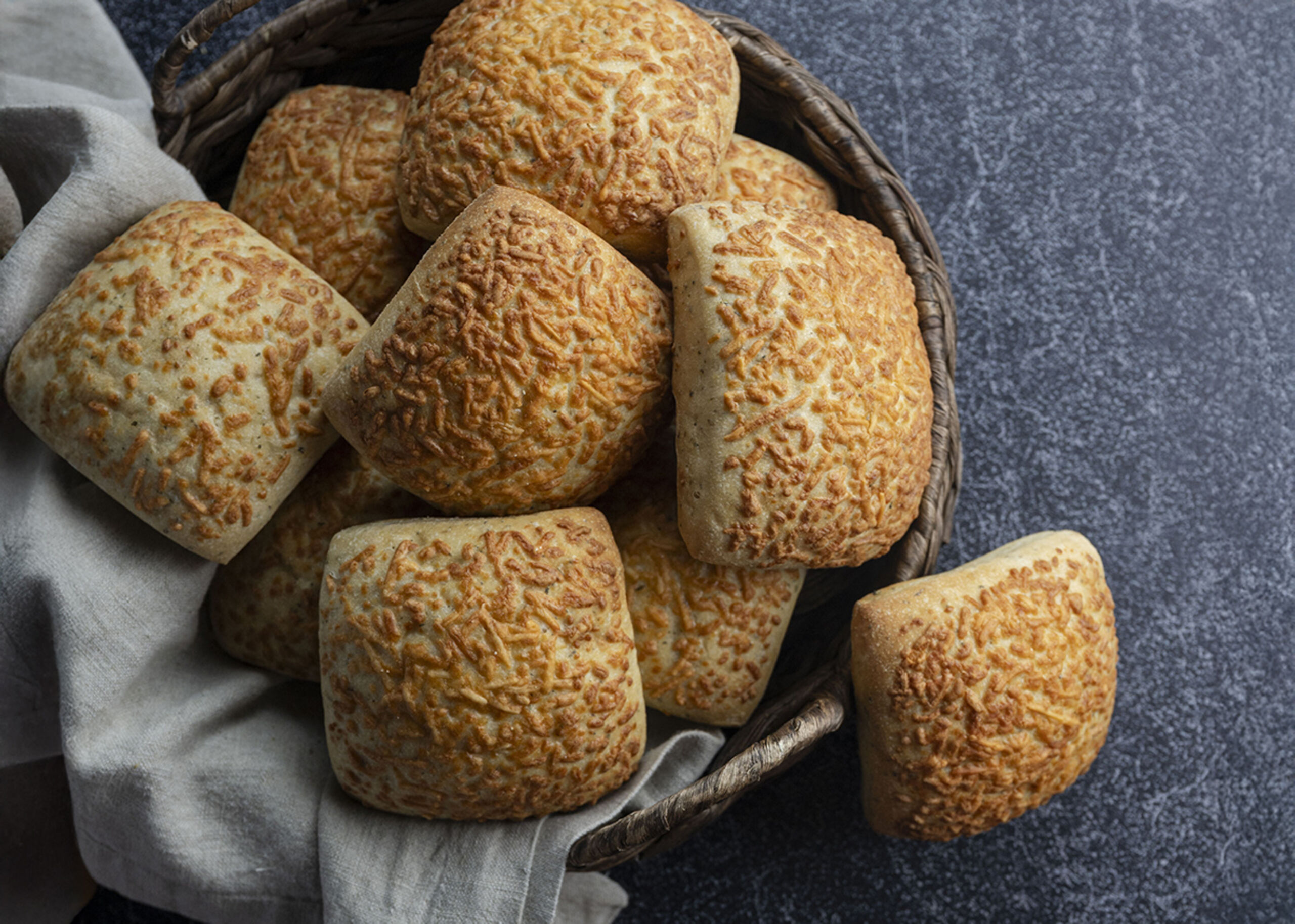 227116 Basil Cheese Rolls