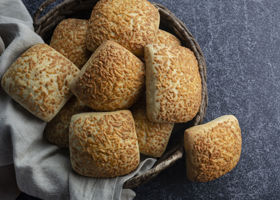 227116 Basil Cheese Rolls