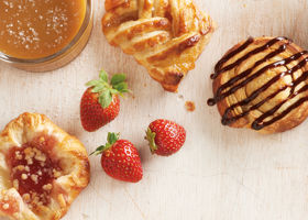 881570 Mini Signature Selection of Danish Pastries
