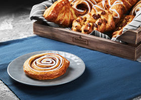 5748 Schulstad Cinnamon Swirl with other Large Danish Pastries