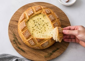 6582 Baked Brie Sourdough Shareable