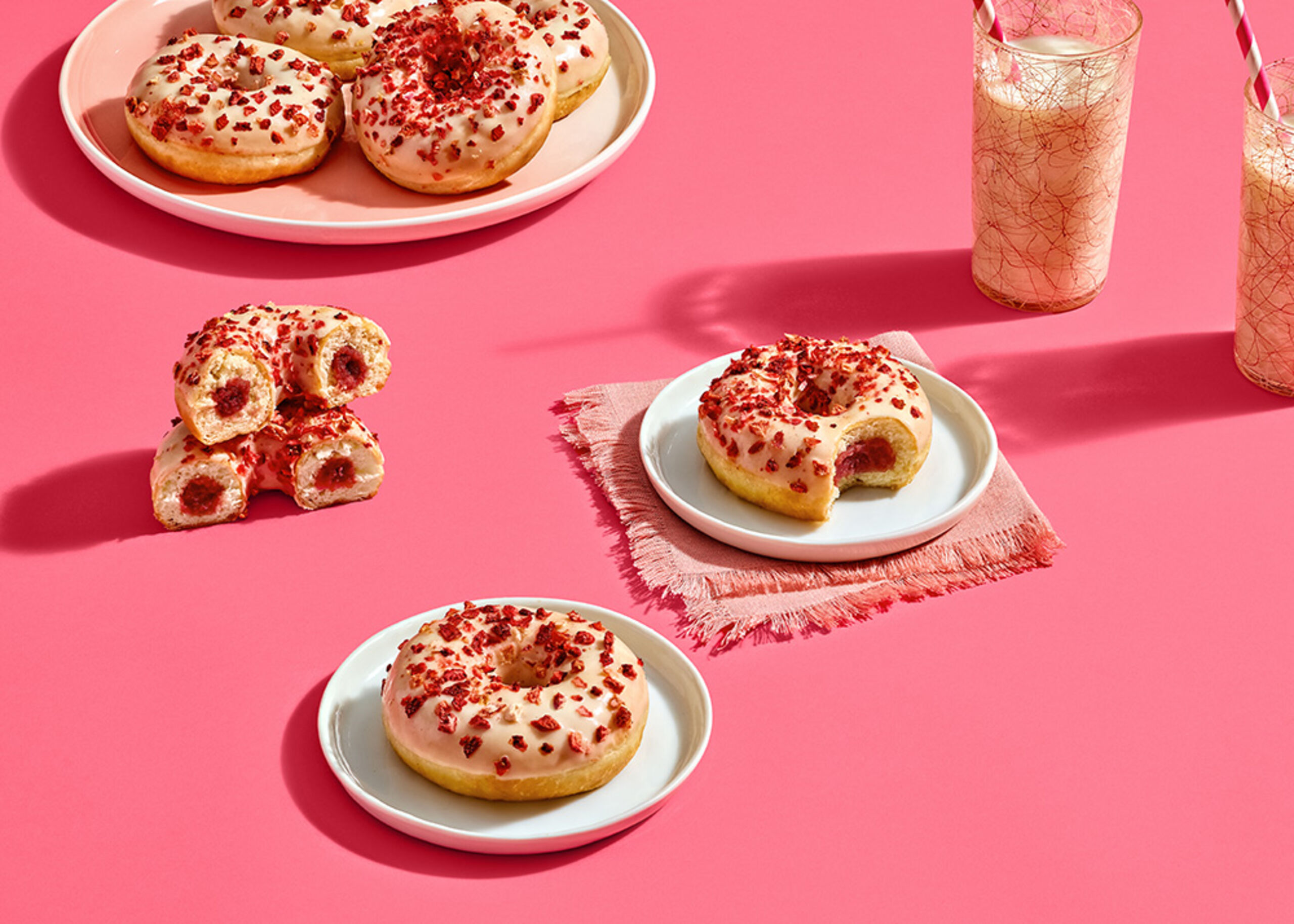 228290 Schulstad Berries & Creme Filled Ring Donuts