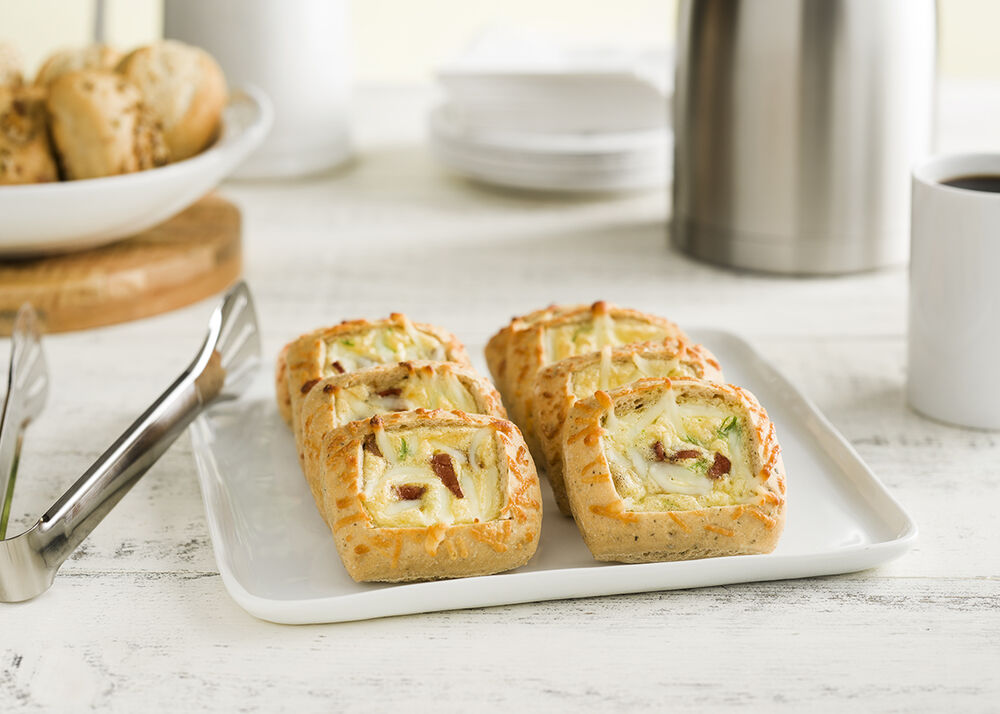 5078 Eggy Cheese Herb Roll