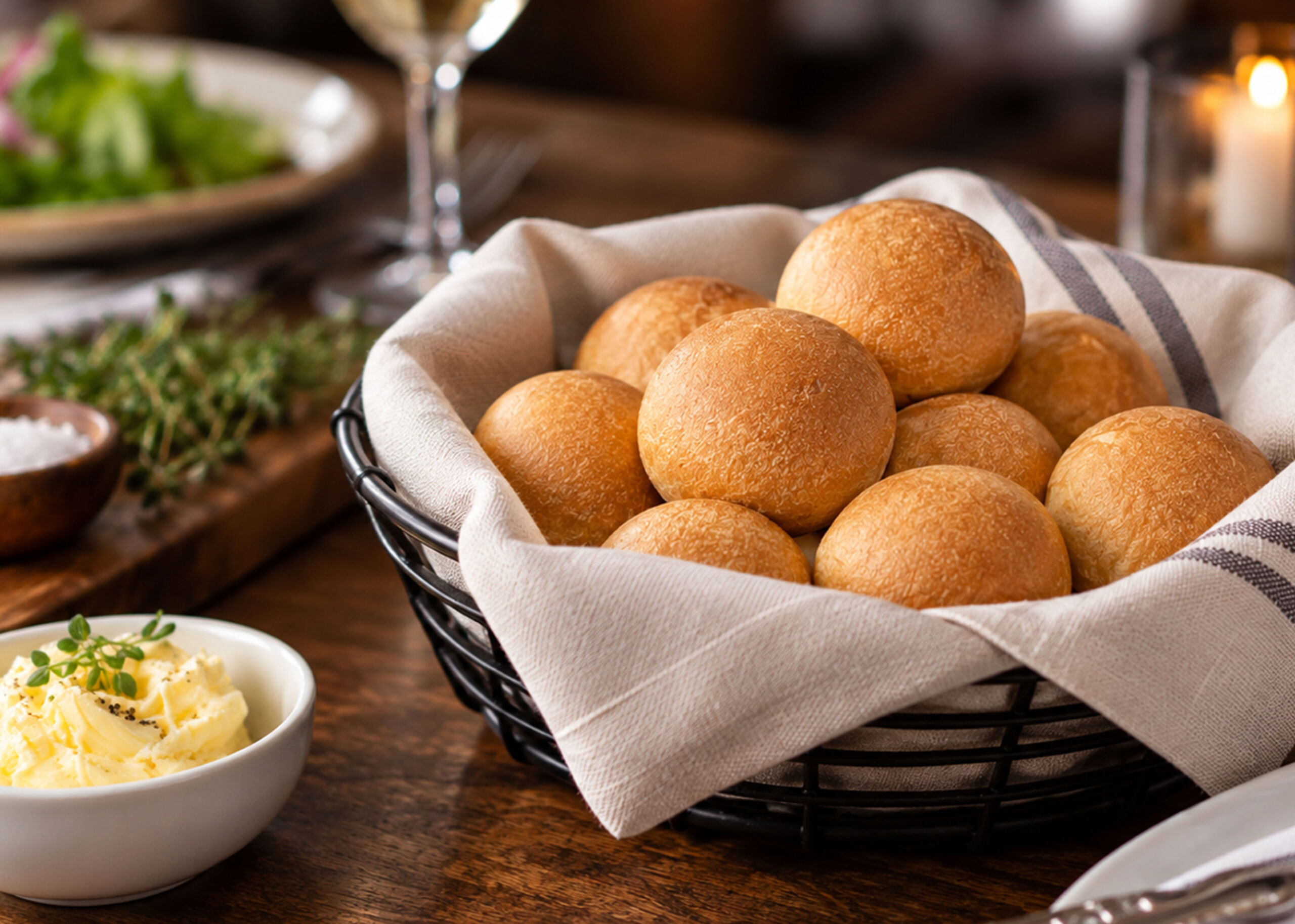 74713 Brioche Buns in a Basket