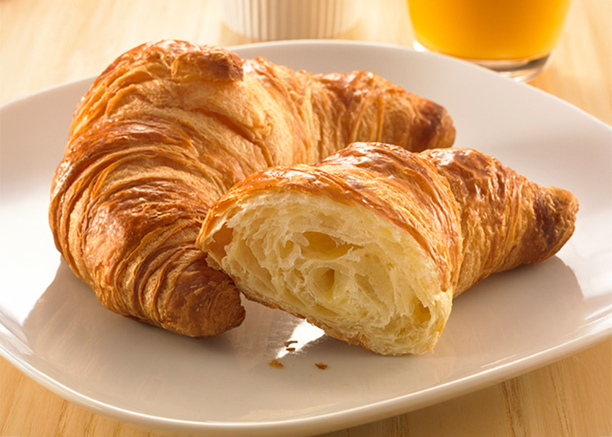 17911500 Large All Butter Croissant Cut Open