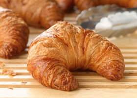 17911500 Schulstad Large All-Butter Curved Croissants