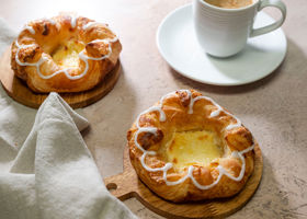 230286 Schulstad Cream Cheese Crown Danish Pastries